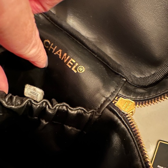 AUTH Black Chanel Leather Vanity Bag - Picture 9 of 9
